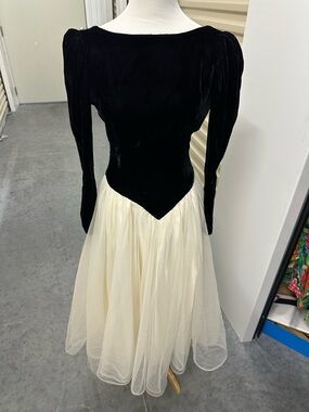 Vintage Black Velvet Bodice w/ Cream Tulle Skirt Wedding Dress Ballet Coquette